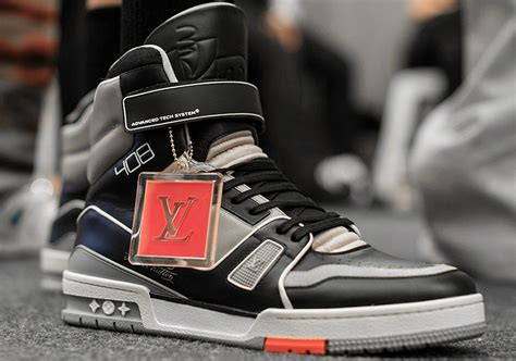 sfilata louis vuitton virgil abloh|Virgil Abloh Louis Vuitton sneakers.